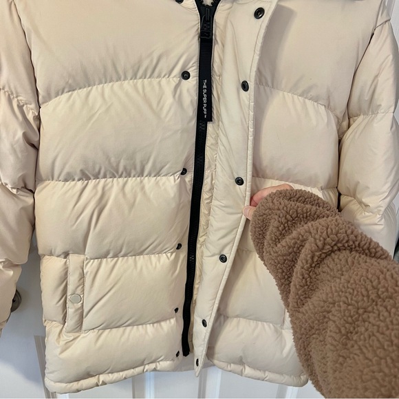 Aritzia Tna THE SUPER PUFF - cliMATTE - in Matte Pearl - Picture 6 of 15